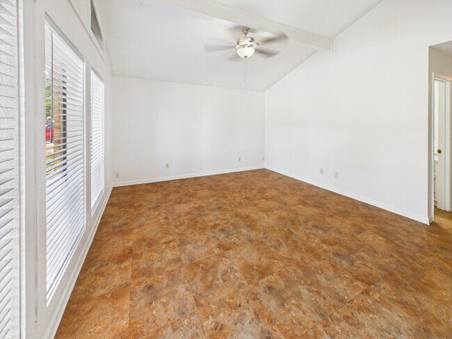 Building Photo - 1013 San Benito Dr