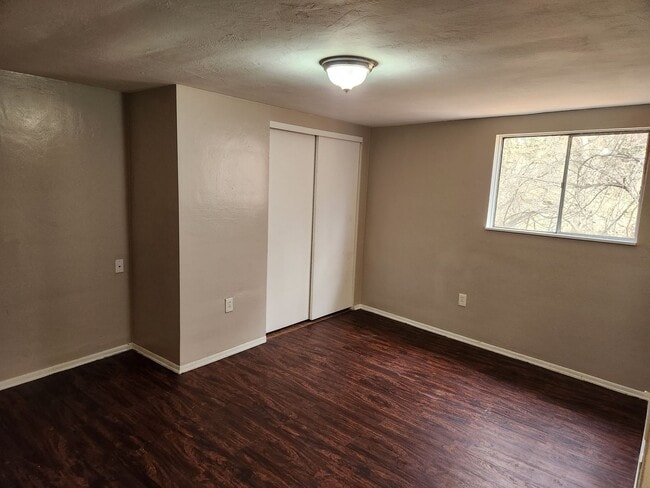 Building Photo - Updated 2 Bedroom Apartment in Millvale!