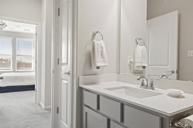 Building Photo - 1020 Vista View Dr