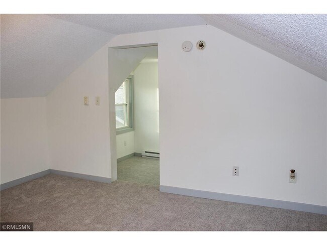 Building Photo - 215-212 12th Ave N