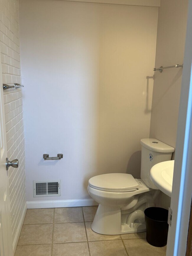 Building Photo - Gibsonia 2 bedroom townhome