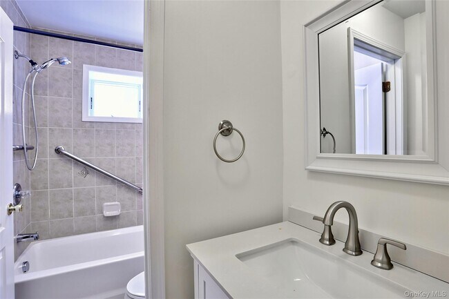 Building Photo - 160 Saddle River Rd