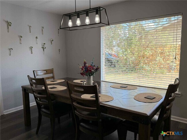 Building Photo - 7255 Woodlake Cir