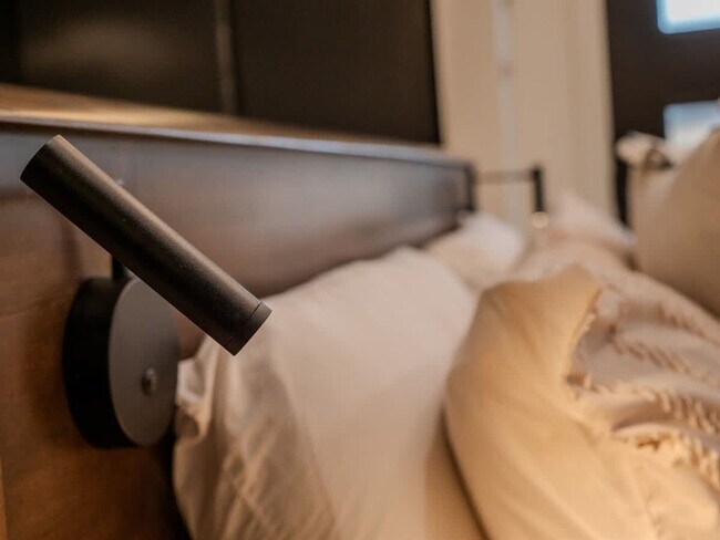 Building Photo - 3413 W Sunset Ave