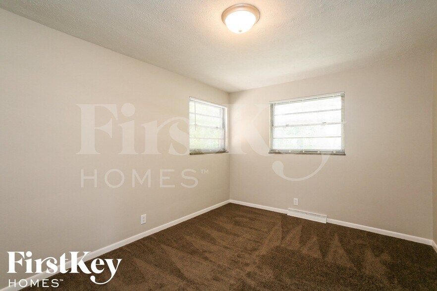 Building Photo - 3080 Meeting House Ln