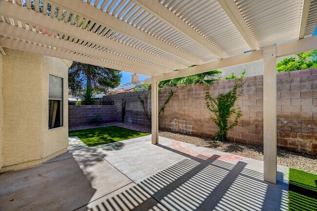 Building Photo - One-of-A-Kind 2 Story, 3 Bedroom with 3 Full Baths Home in the Heart of Summerlin!