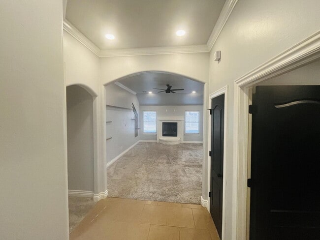 Building Photo - Charming 4-Bed, 2-Bath Home in Yukon - Gated Community in Mustang Public School District!