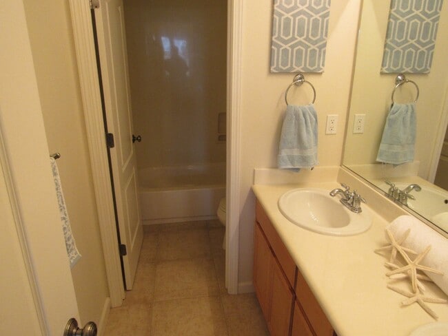 Building Photo - Gorgeous 4 Bed/3 Bath Mountain House Home ...