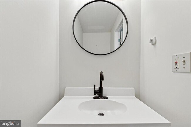 Building Photo - 224 Wendover St