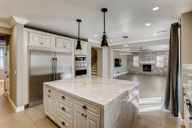 Building Photo - Stunning 4 Bedroom /4bath in Summerlin