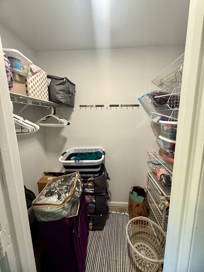 Building Photo - Fully Furnished Condo with community pool