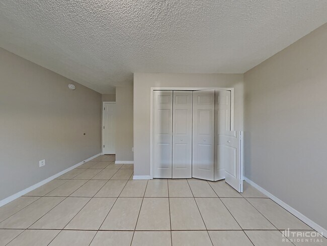 Building Photo - 24 Pineland Ln