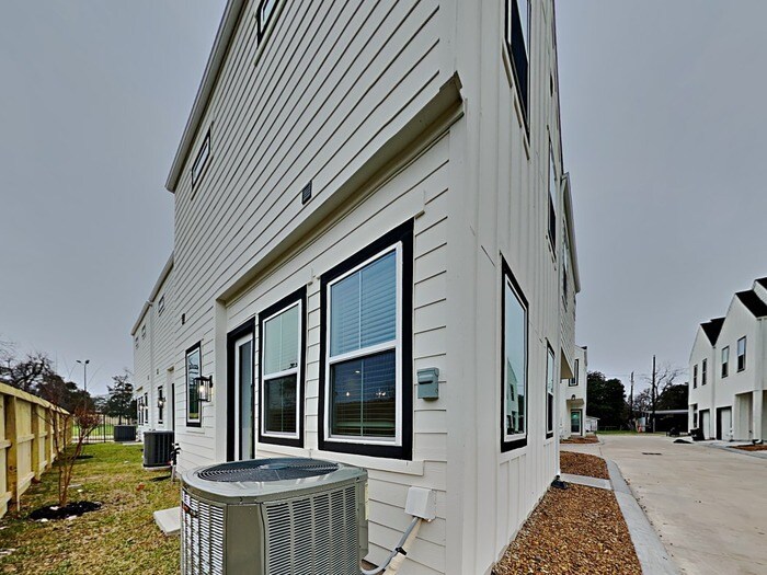 Building Photo - 9902 Clark Rd