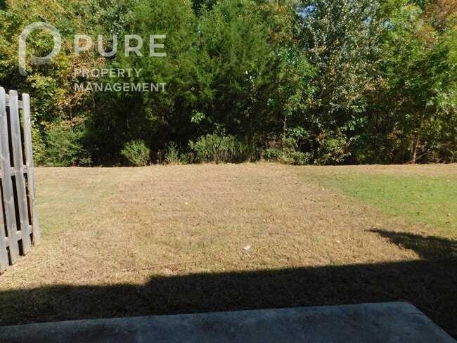 Building Photo - 672 The Heights Ln