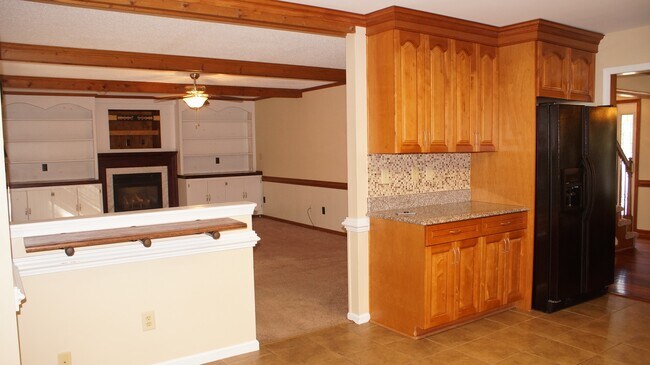 Building Photo - 1221 Clearwater Ln