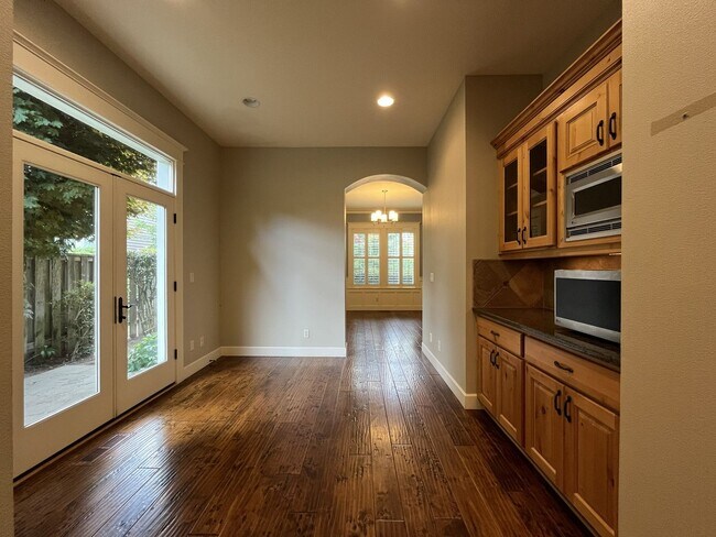 Building Photo - Luxury 5 Bedroom Home with Soaking Tub, Chef’s Kitchen & Expansive Primary Suite