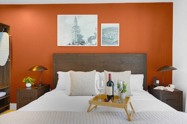 Building Photo - 601 NE 1st Ave