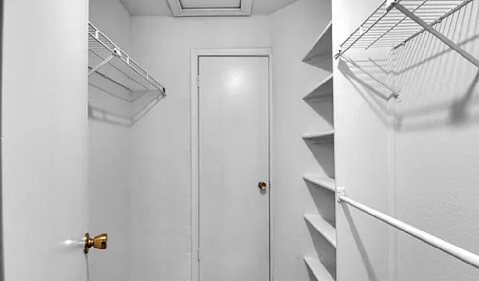 Building Photo - 12154 Penderview Ter