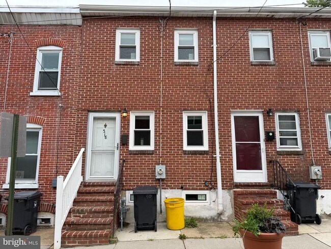 Building Photo - 518 E 12th St