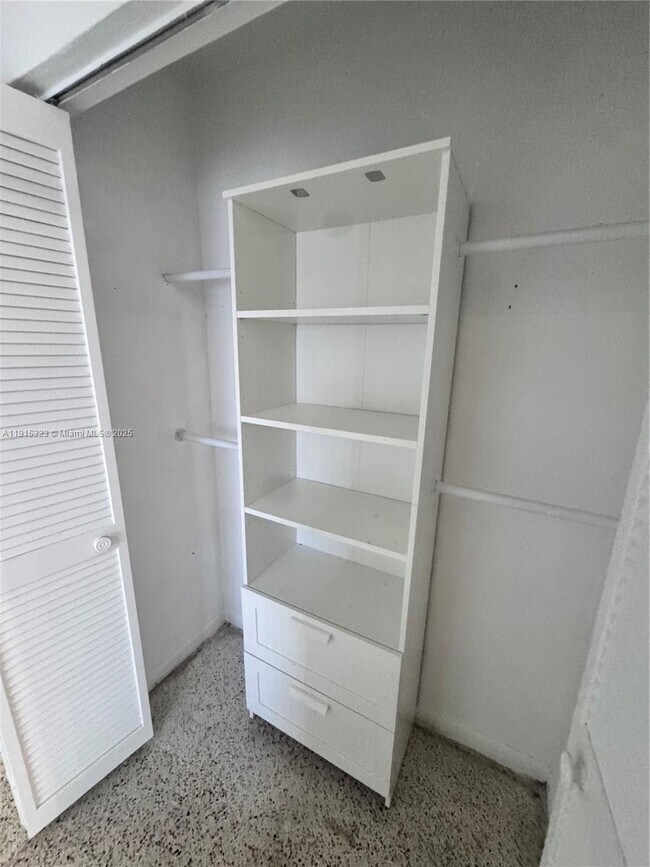 Building Photo - 2715 SW 119th Ct