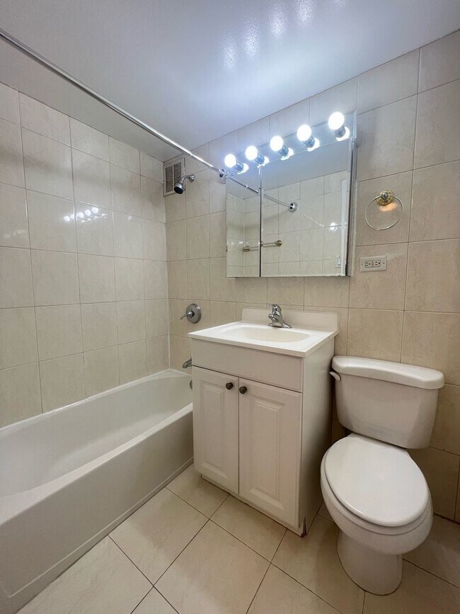 Building Photo - 4180 N Marine Dr