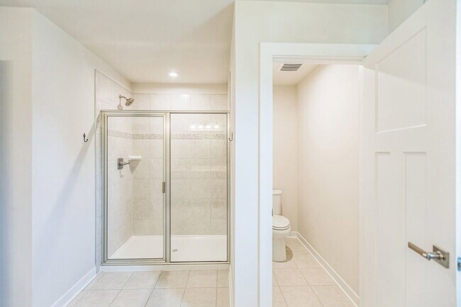Building Photo - 8327 Legacy Cir E