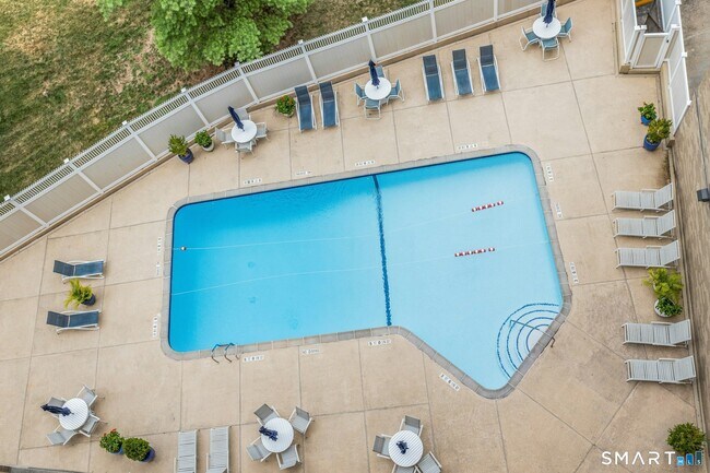 Building Photo - 143 Hoyt St