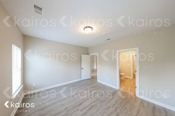Building Photo - 8007 Shadesbrook Dr