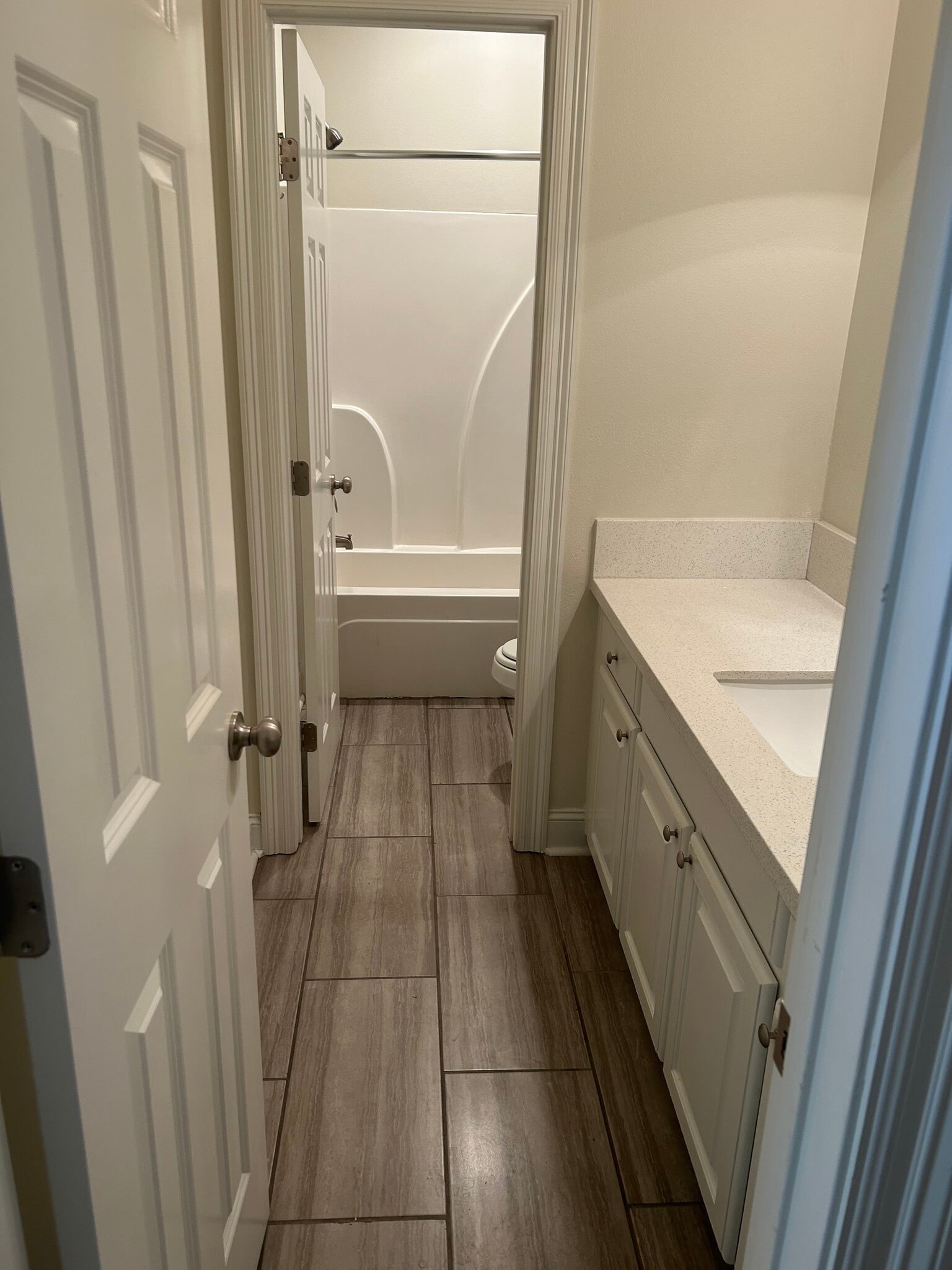 2nd bathroom - 14248 Woodtrace Ct