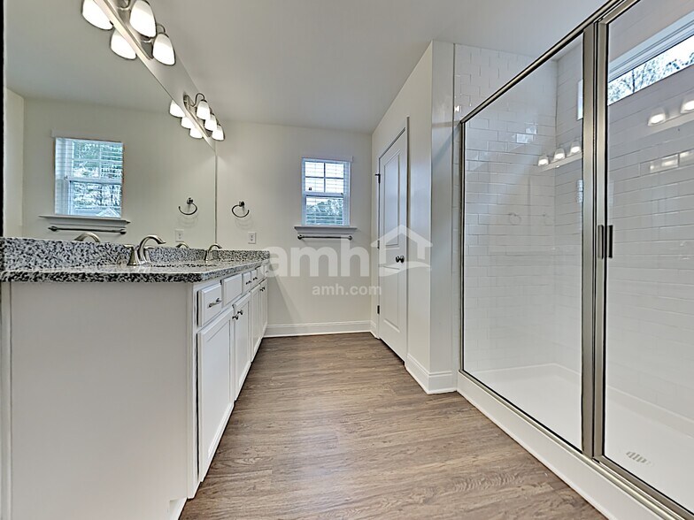 Building Photo - 3076 Day Flower Dr