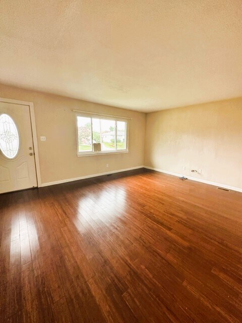 Building Photo - 4841 Linshaw Ln