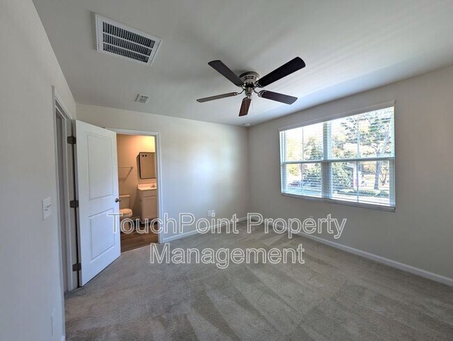 Building Photo - 2059 Langer St