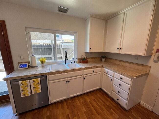 Building Photo - Light-Filled 3-Bedroom Home in Desirable Agoura Hills Community