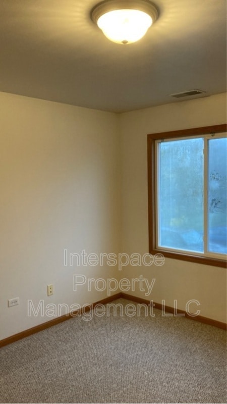 Building Photo - 1335 Rock Run Dr