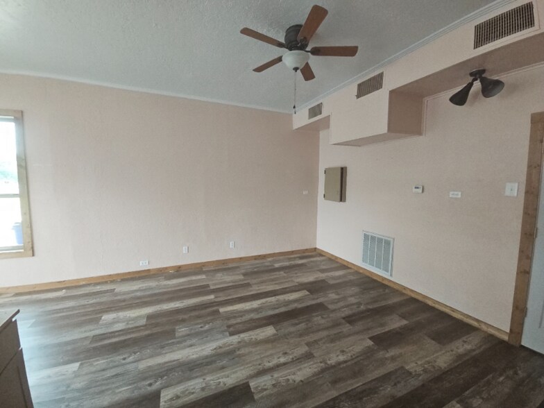 Building Photo - 16195 Highland Dr