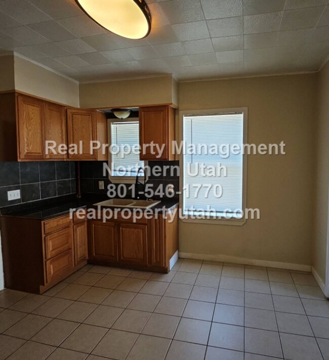 Building Photo - 2 Bedroom 1 Bathroom Ogden Home Available