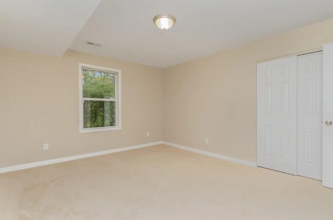 Building Photo - 1703 Cottontail Dr