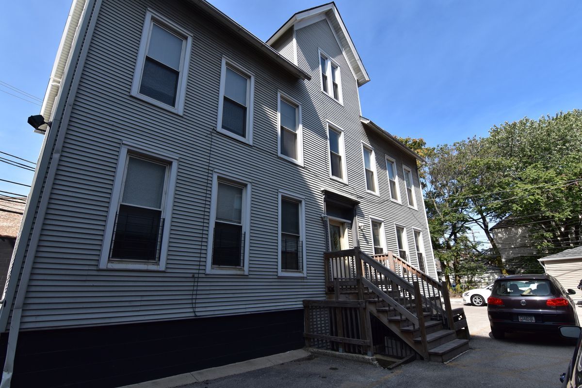 Building Photo - 3230 N Clark St