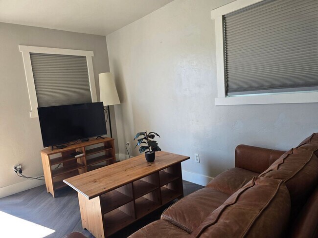 Building Photo - 715 S Laguna Ave