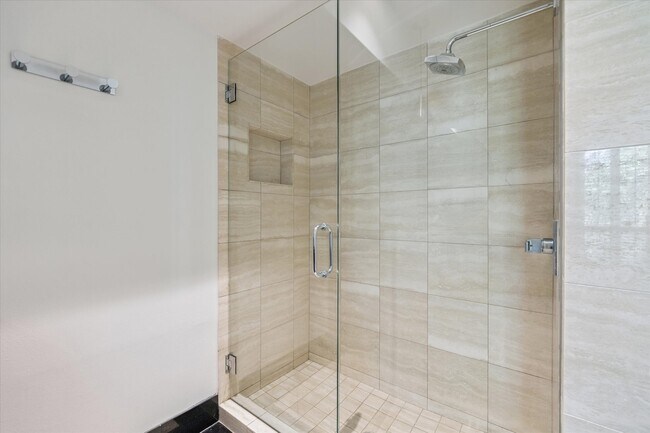 Building Photo - 100 McGowen St