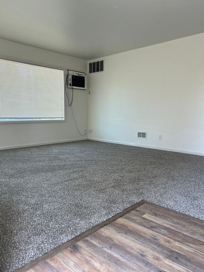 Building Photo - 3 Bedroom Apartment in Cheney