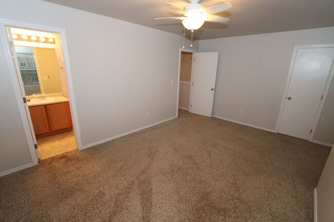 Building Photo - Great 2bd/2.5ba, 1306sf Townhouse with A/C in Fountain, CO, near Ft Carson!
