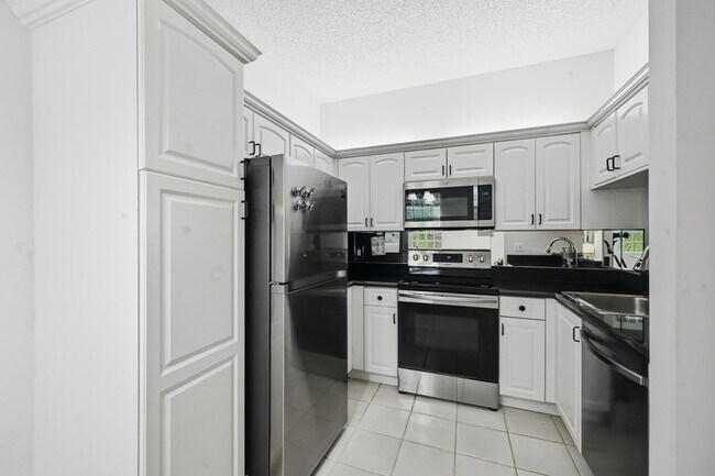 Building Photo - 5395 Firenze Dr