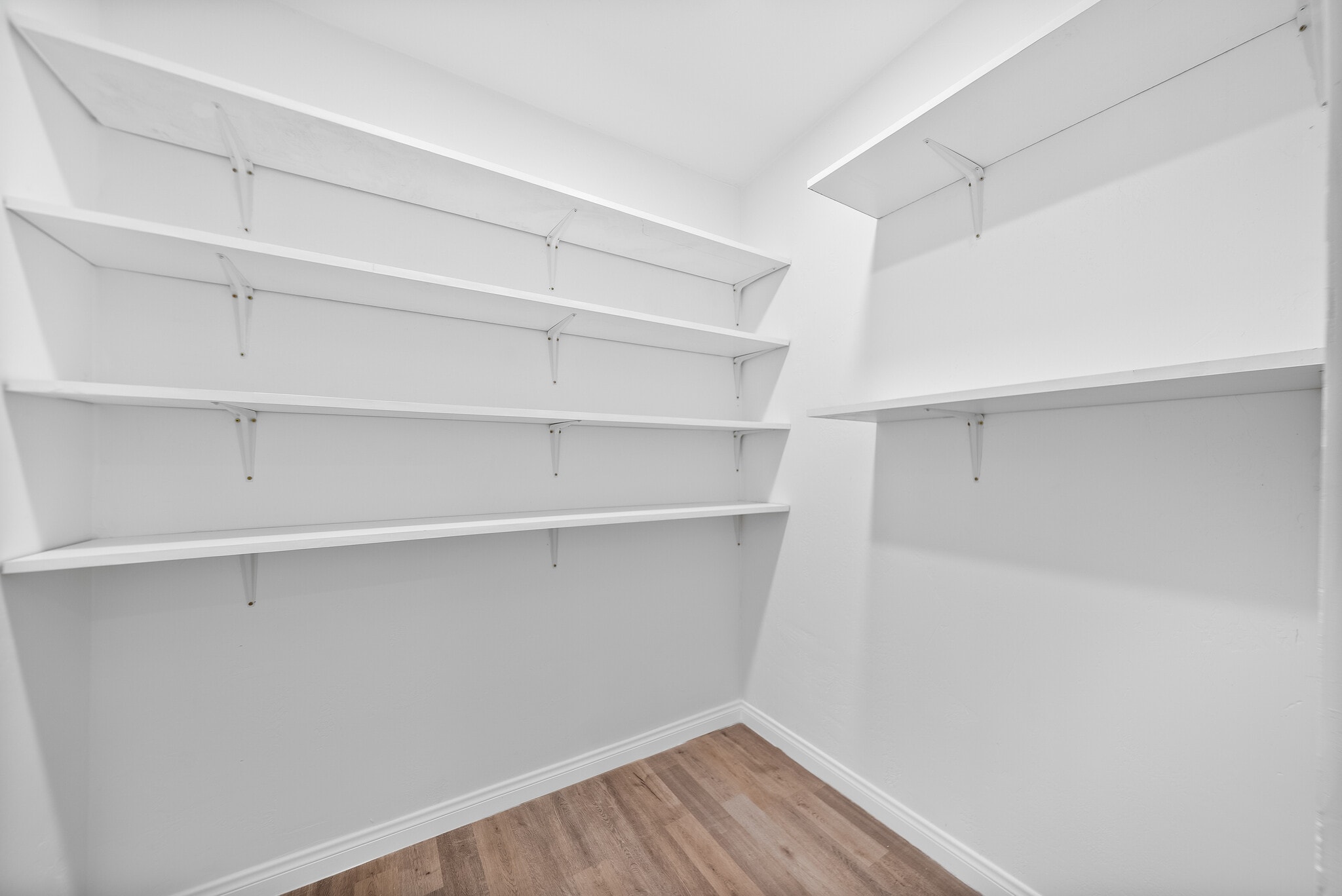 Building Photo - 9254 Fairlawn St