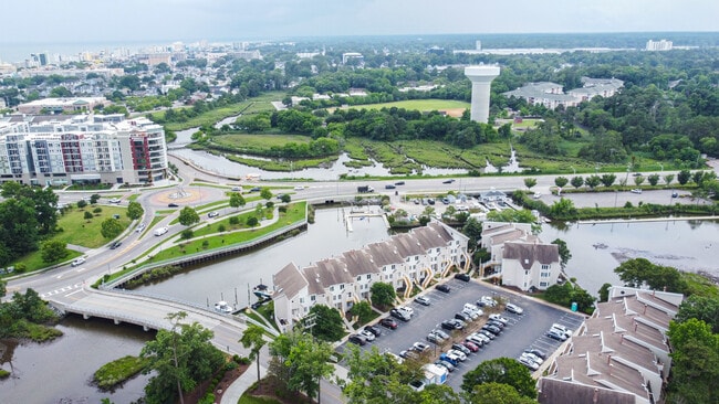 Building Photo - 100 Pinewood Rd