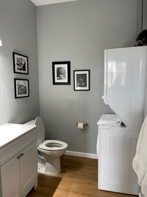 Laundry in bathroom - 204 E Washington St