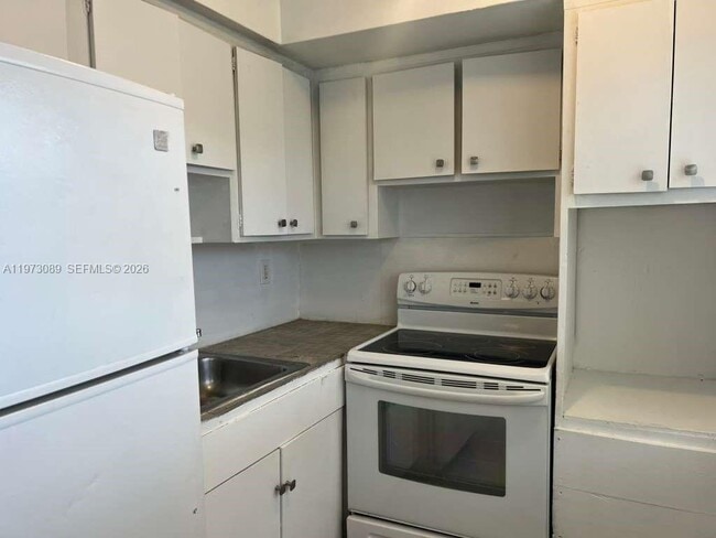 Building Photo - 17031 NE 21st Ave