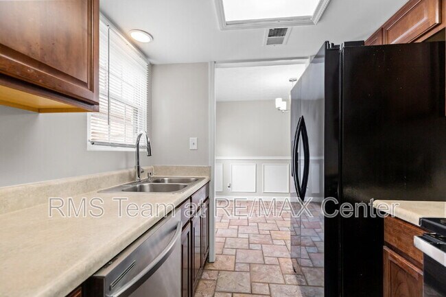 Building Photo - 416 Northdale Ct