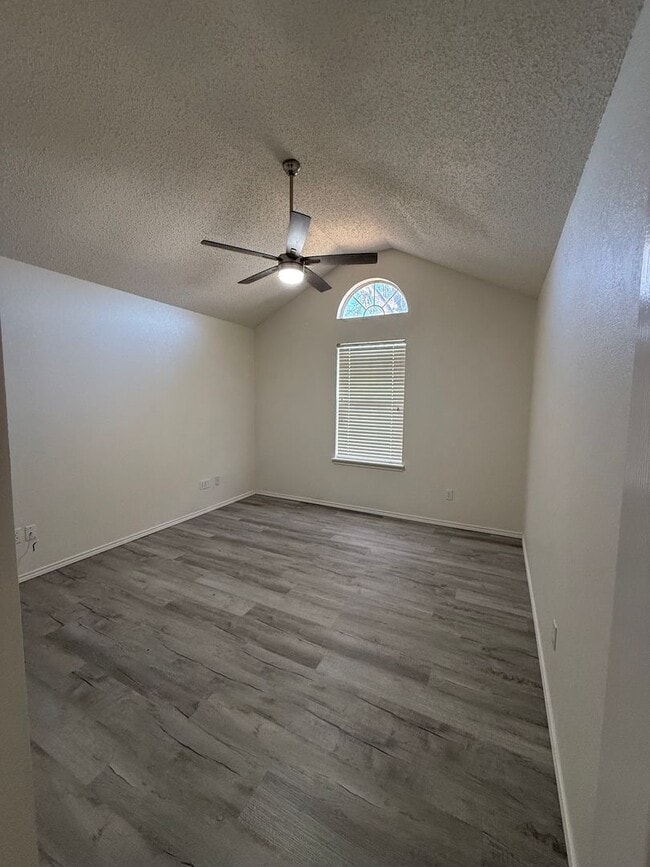 Building Photo - 4 Bed Brick Home! Zia School District! - Pets Welcome!!!