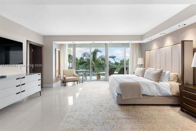 Building Photo - 1 Collins Ave